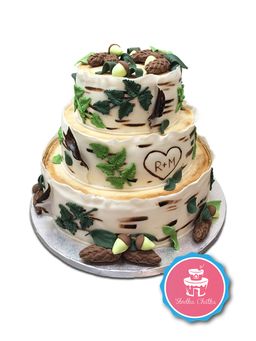 Tort rustykalny brzoza - Weselny tort brzoza z szyszkami, żołędziami i liśćmi