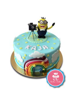Tort Minionek z aparatem - Tęczowy tort z Minionkiem
