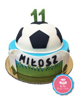 Tort piłka - Dwupiętrowy tort z piłką dla fanów piłki nożnej